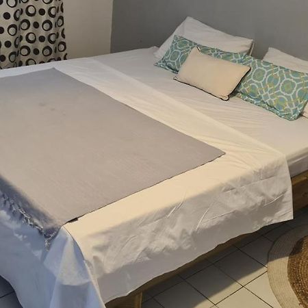 Paradies Caraibes I Les Abymes Luaran gambar