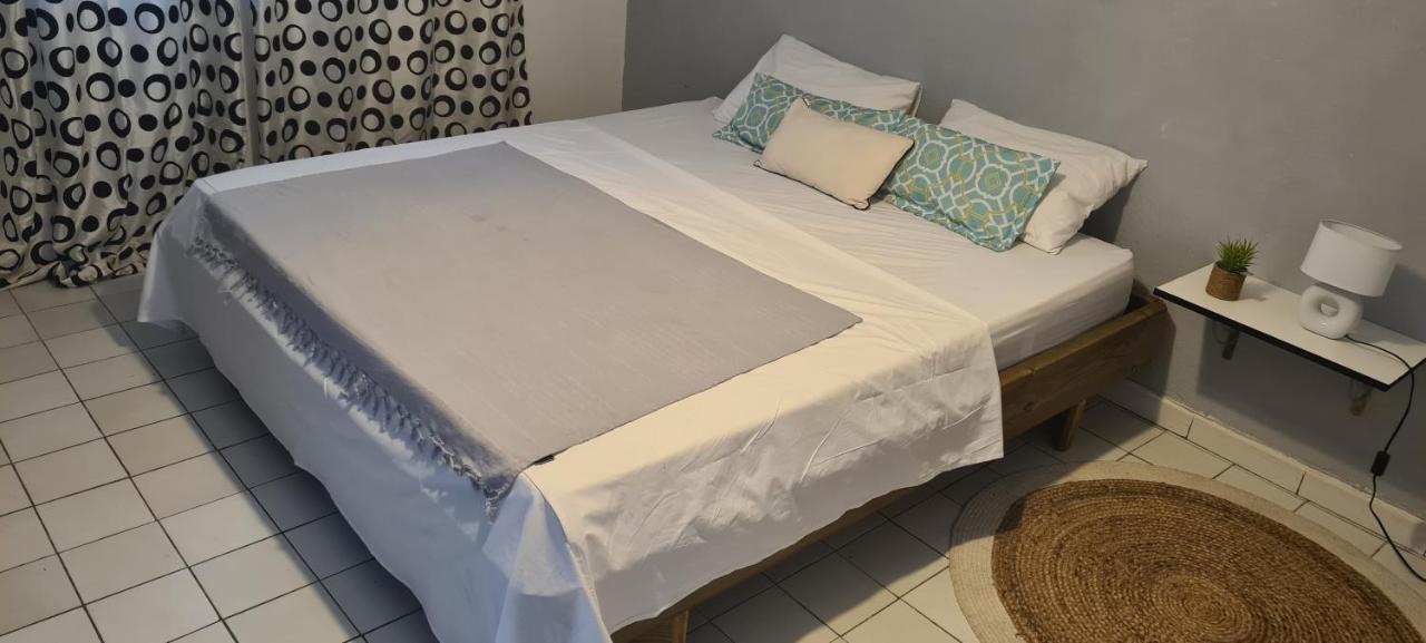Paradies Caraibes I Les Abymes Luaran gambar